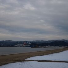 冬の海水浴場の景色