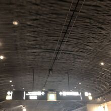 天神地下街通路の天井は唐草模様でオシャレです。