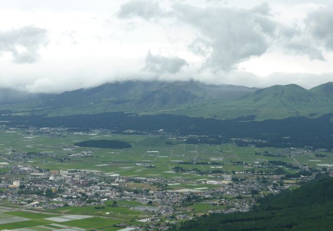 雲にかかった高岳