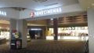 １１スクリーンのシネコンです。