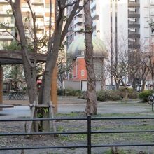 きのこ型の公園です