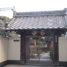 隙間からお庭は見えました