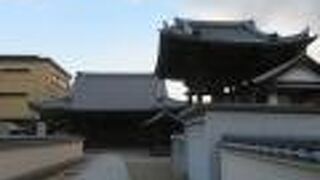 浄土真宗のお寺です