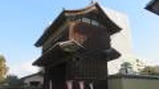 県庁の近くです