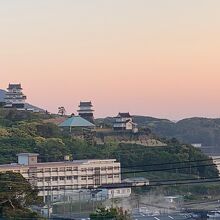 部屋から遠くに平戸城が見えました。