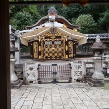 親鸞聖人御廟の拝所