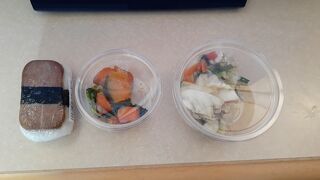 ハピリンの１階奥寄りに位置する弁当・惣菜の専門店