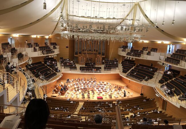1999年に建設された素晴らしいアリーナ式コンサートホール