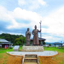 源頼朝と北条政子の銅像