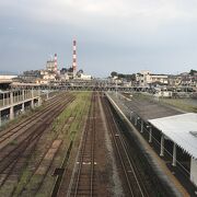 東海道本線吉原駅：岳南鉄道乗り換え駅、製紙工場が多い周辺