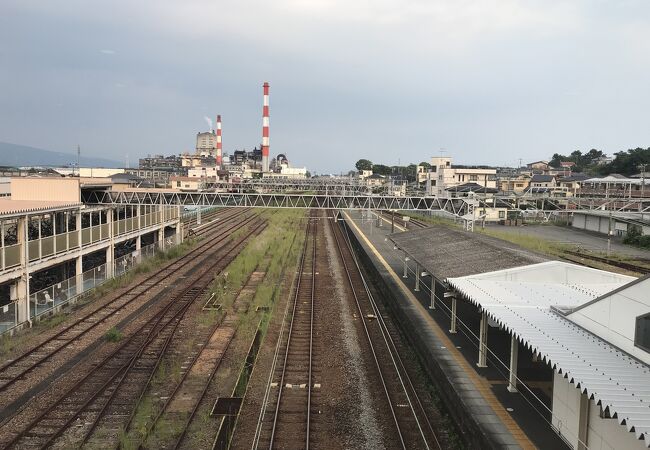 東海道本線吉原駅：岳南鉄道乗り換え駅、製紙工場が多い周辺