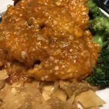 白身魚の揚げ物チリソース