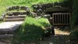 国王献上の若水が汲まれた樋川