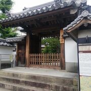 中には入れないが風情あるエリアのお寺