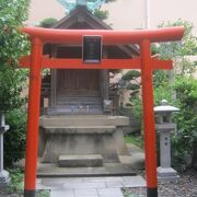 小さいですが、歴史を感じる稲荷神社です