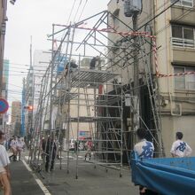 西町筋の舁き山笠小屋撤収作業の様子