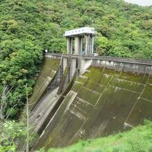 七川ダム湖畔