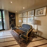 1階にあるラウンジのひとつ