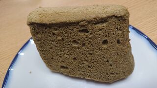 午前8時台前半、パンが次々に並びつつある状況でした