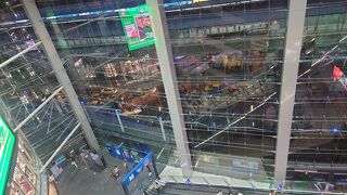 アソーク駅直結のショッピングセンター