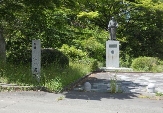 仙台城大手門跡に建つ銅像