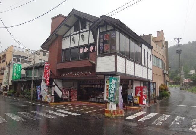 名湯、鳴子温泉にある土産店＆食堂