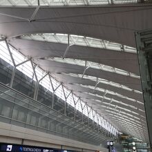 白が基調のターミナル