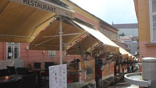 ドラツ市場から延びる通り