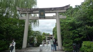 社紋・清明桔梗の五芒星が目印　～　晴明神社