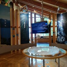 ビジターセンターの内部。