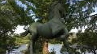 千束八幡神社の近くにある馬の像