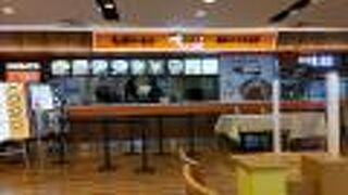 フードコートにあり、気軽に食事ができる。