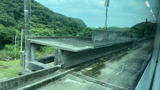 幻の未計画駅が車窓から見えます。