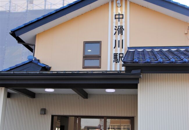 富山地方鉄道本線の駅ですが、元々は軽便鉄道の駅です。