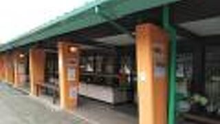 国道413号線沿いの道の駅は地域の農産物の購入や食事もできます