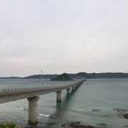 宮古島の伊良部大橋と似ています。