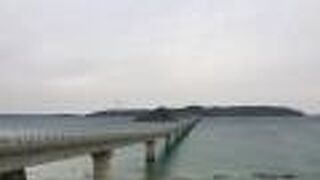 宮古島の伊良部大橋と似ています。