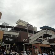 金山駅を出てすぐ