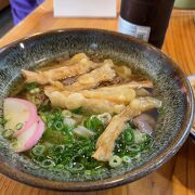 平たい麺が特徴のうどん