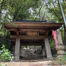 阿弥陀寺の山門