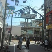京成線の小さな商店街