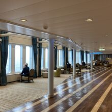 船内のパブリックスペース