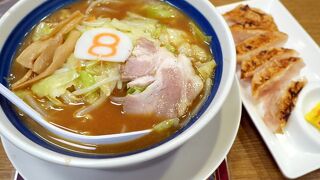 北陸限定でチェーン展開するラーメンを駅で味わえる