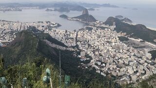 リオ デ ジャネイロ: 山と海との間のカリオカの景観群