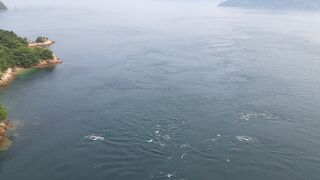 晴れているのに靄がかった島々が幻想的