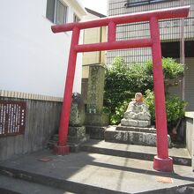 鯆霊供養塔