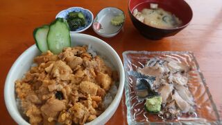 目の前が海。漁師がやってる食堂です