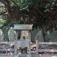 各地の平家一門の墓を集めた