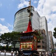 御池通は祇園祭り山鉾巡行の見所です