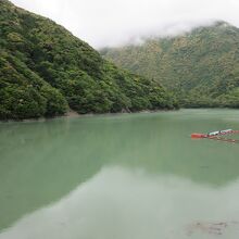 「ニ津野ダム」によって形成されたダム湖は特に名前はありません